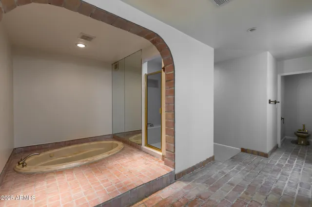 $8,995 | 49 Biltmore Estates Drive, Phoenix, AZ 85016