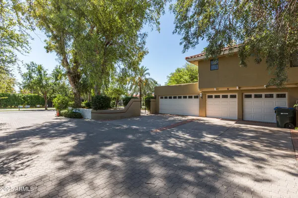 $7,995 | 49 Biltmore Estates Drive, Phoenix, AZ 85016