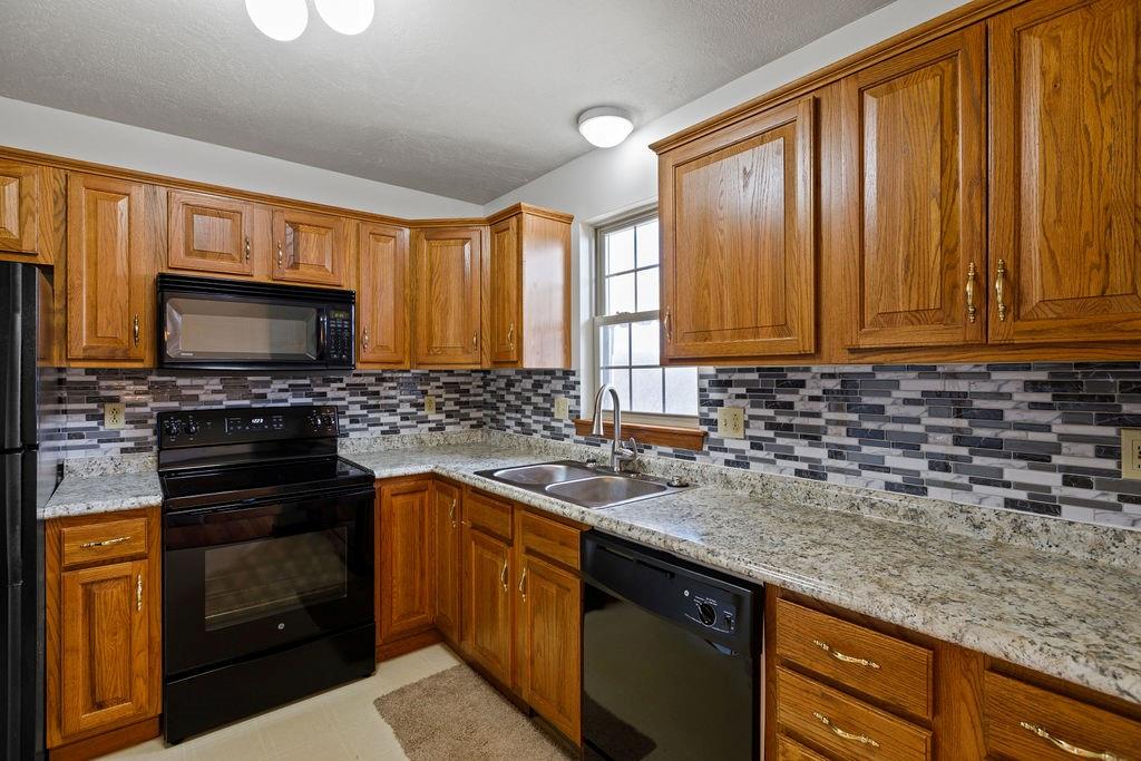 132 East Country Barn Road Houston, PA 15342 - Photo 11 of 25 Gallery Image 11