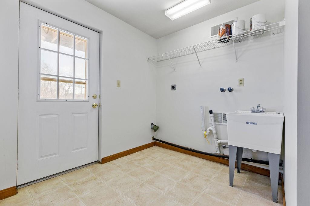 132 East Country Barn Road Houston, PA 15342 - Photo 23 of 25 Gallery Image 23