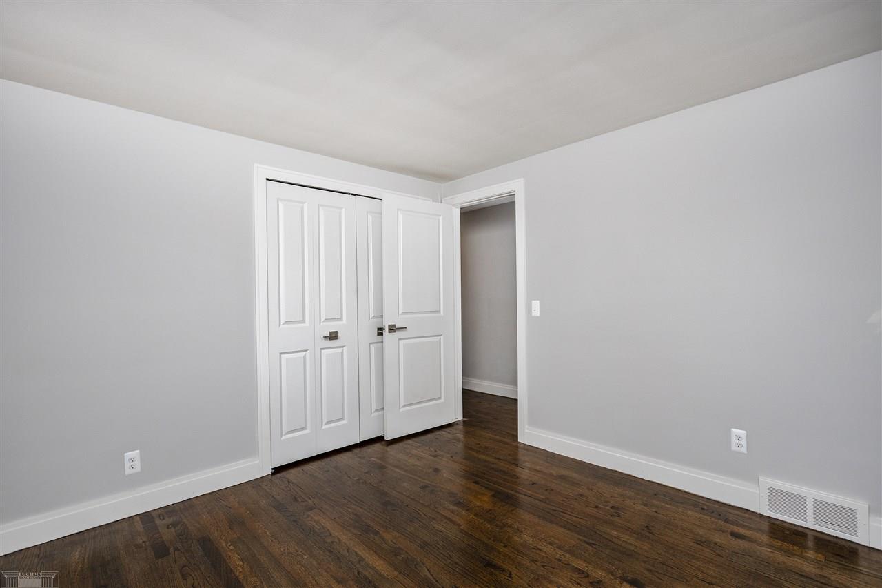 1083 Canterbury Road Grosse Pointe Woods, MI 48236 - Photo 21 of 38