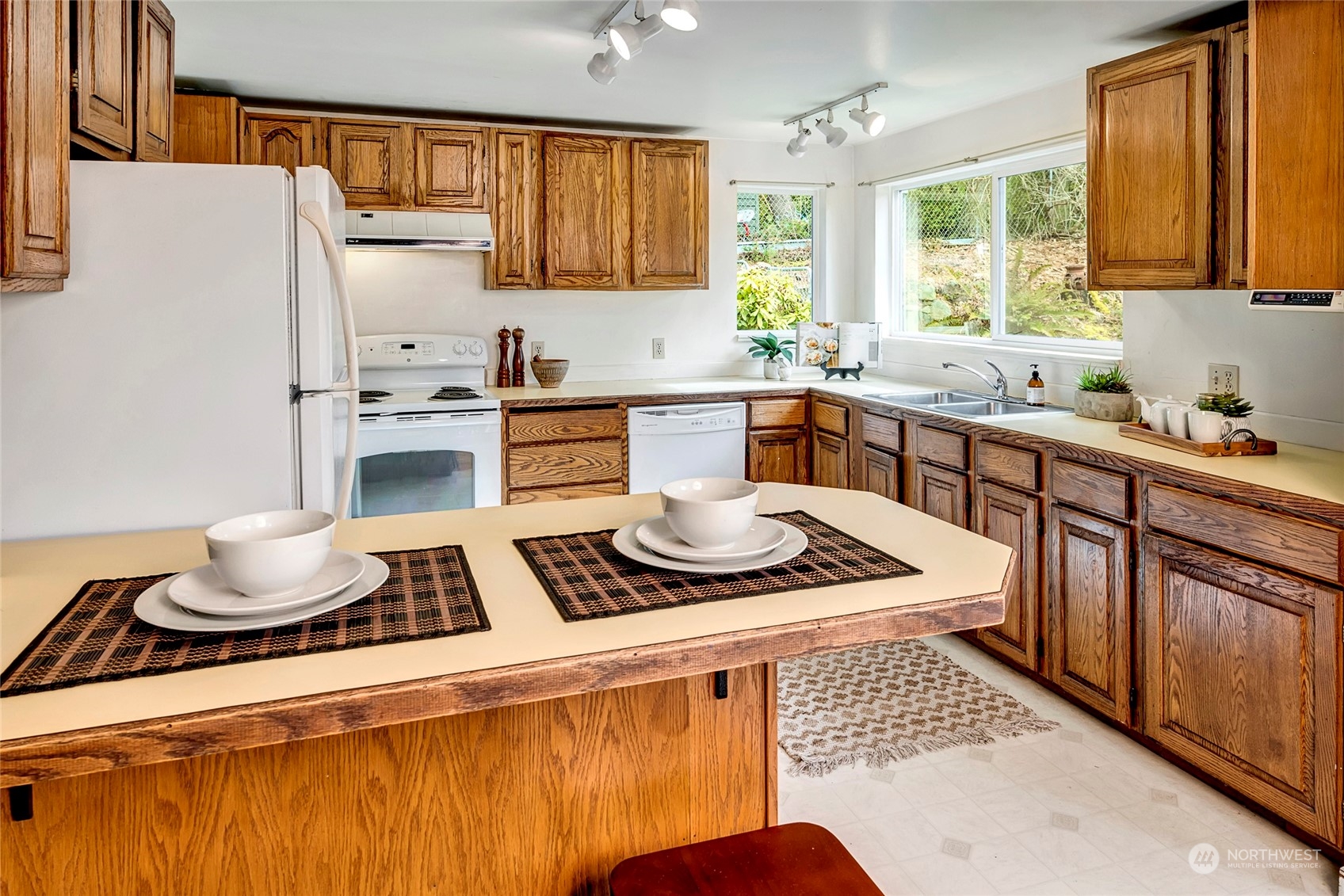 8930 218th Street Southwest Edmonds, WA 98026 - Photo 12 of 35 Gallery Image 12