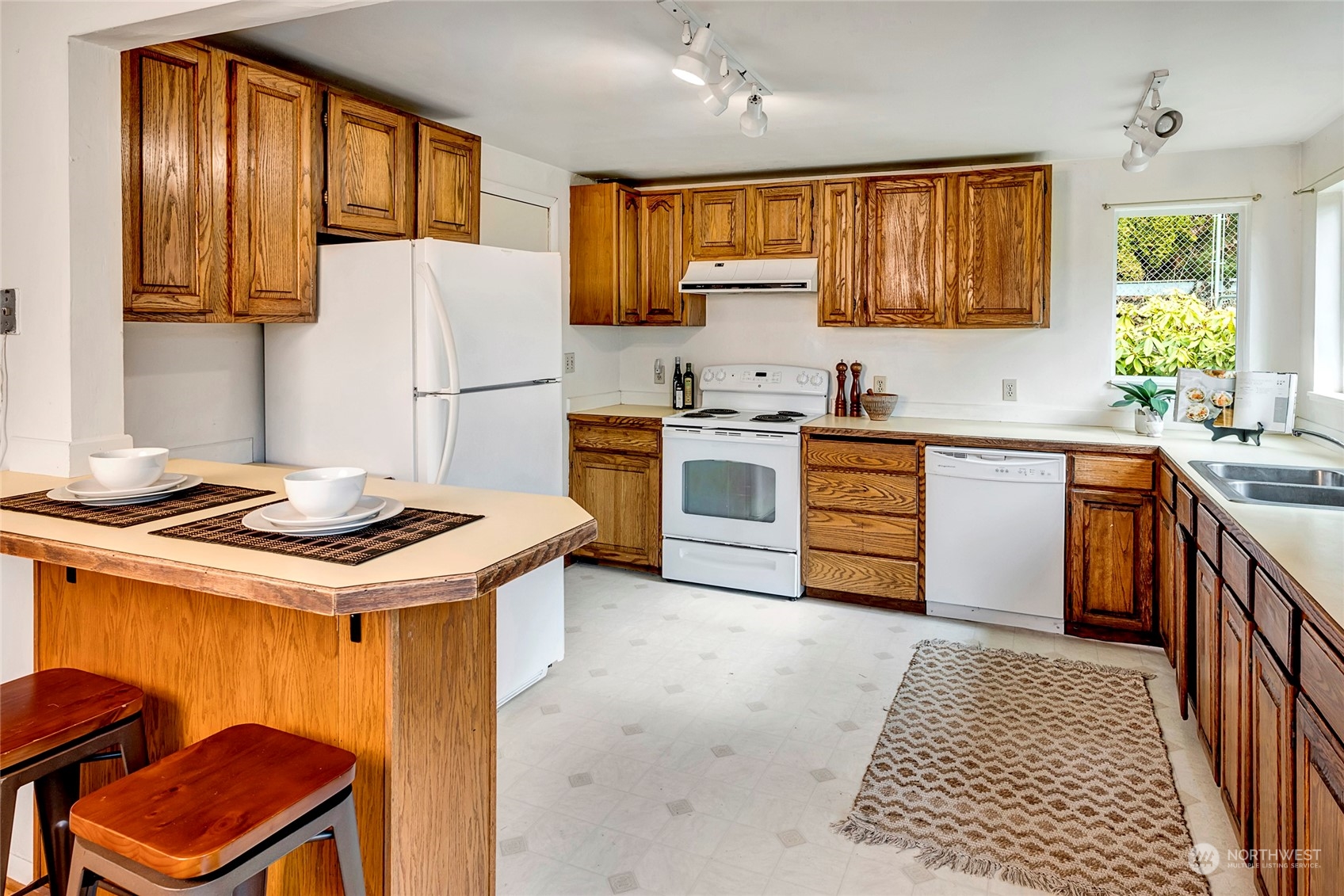 8930 218th Street Southwest Edmonds, WA 98026 - Photo 13 of 35 Gallery Image 13
