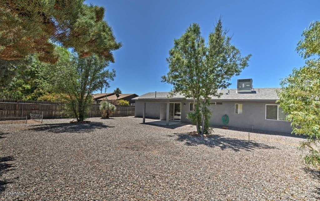 4490 East Steven Way Rimrock, AZ 86335 - Photo 8 of 8 front view of a house with a yard and a garage