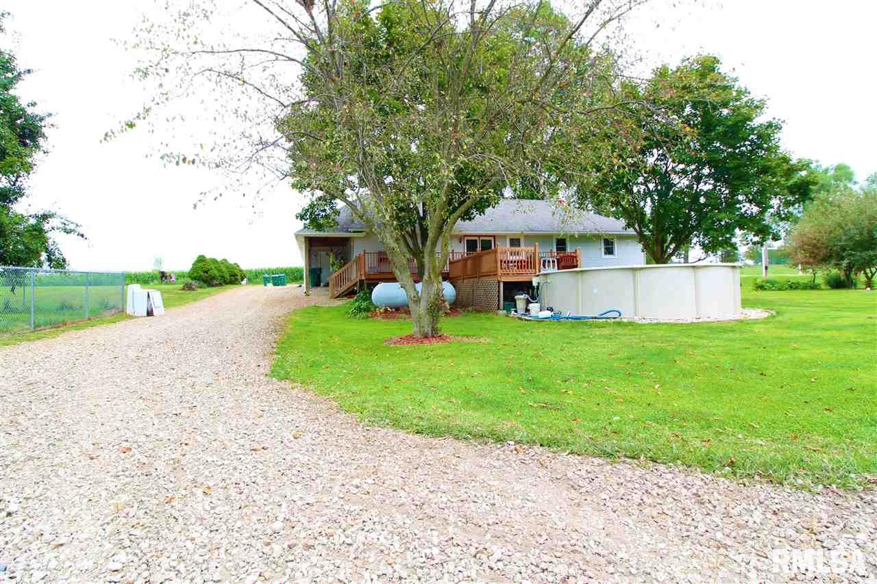 7265 Locust Road Delavan, IL 61734 - Photo 8 of 36