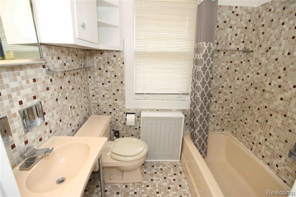 2425 Longfellow Street Detroit, MI 48206 - Photo 21 of 34