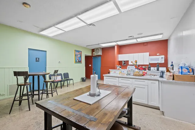 a bathroom with a toilet