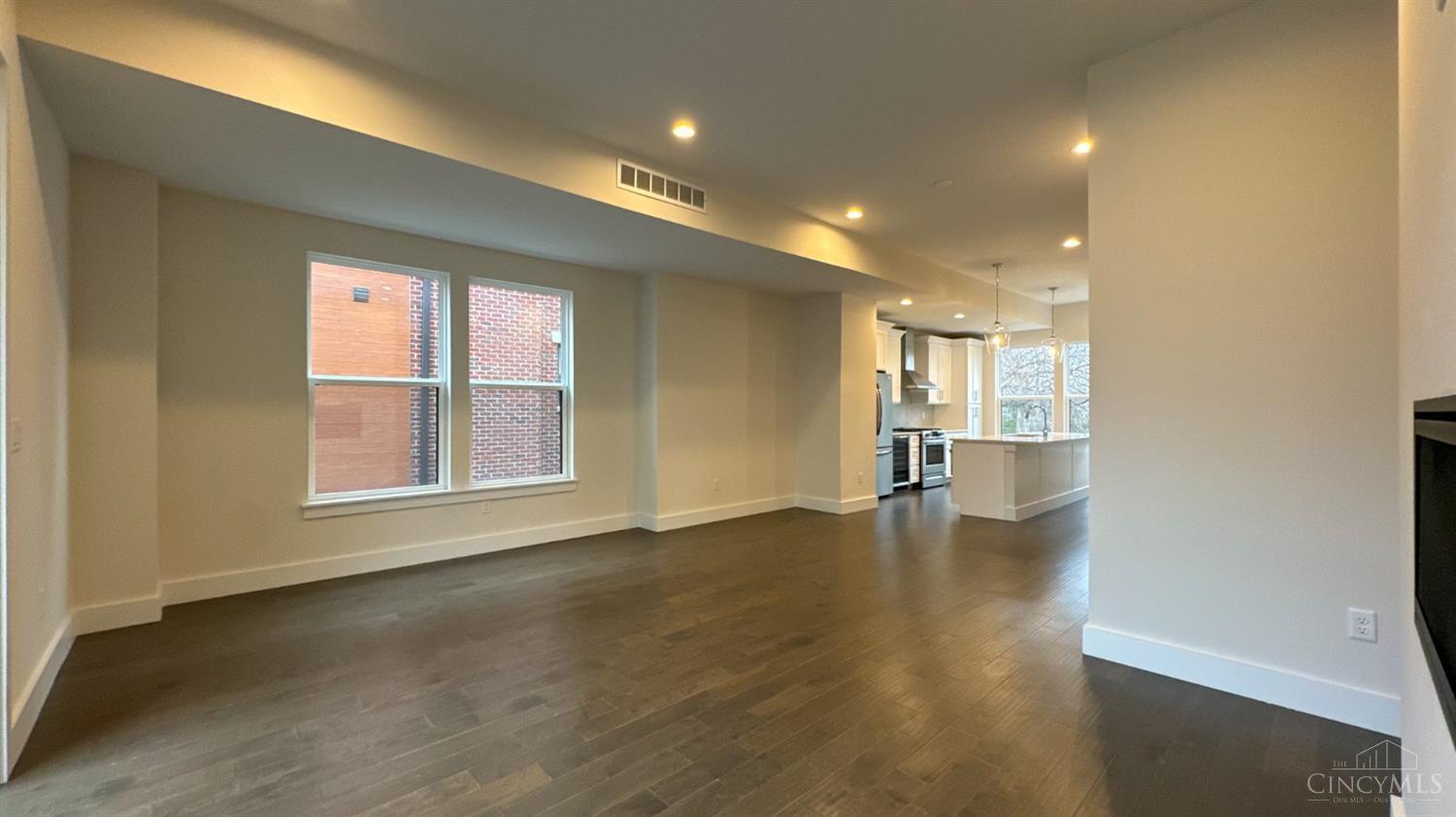 3906 Edwards Road, Unit D Cincinnati, OH 45209 - Photo 13 of 29