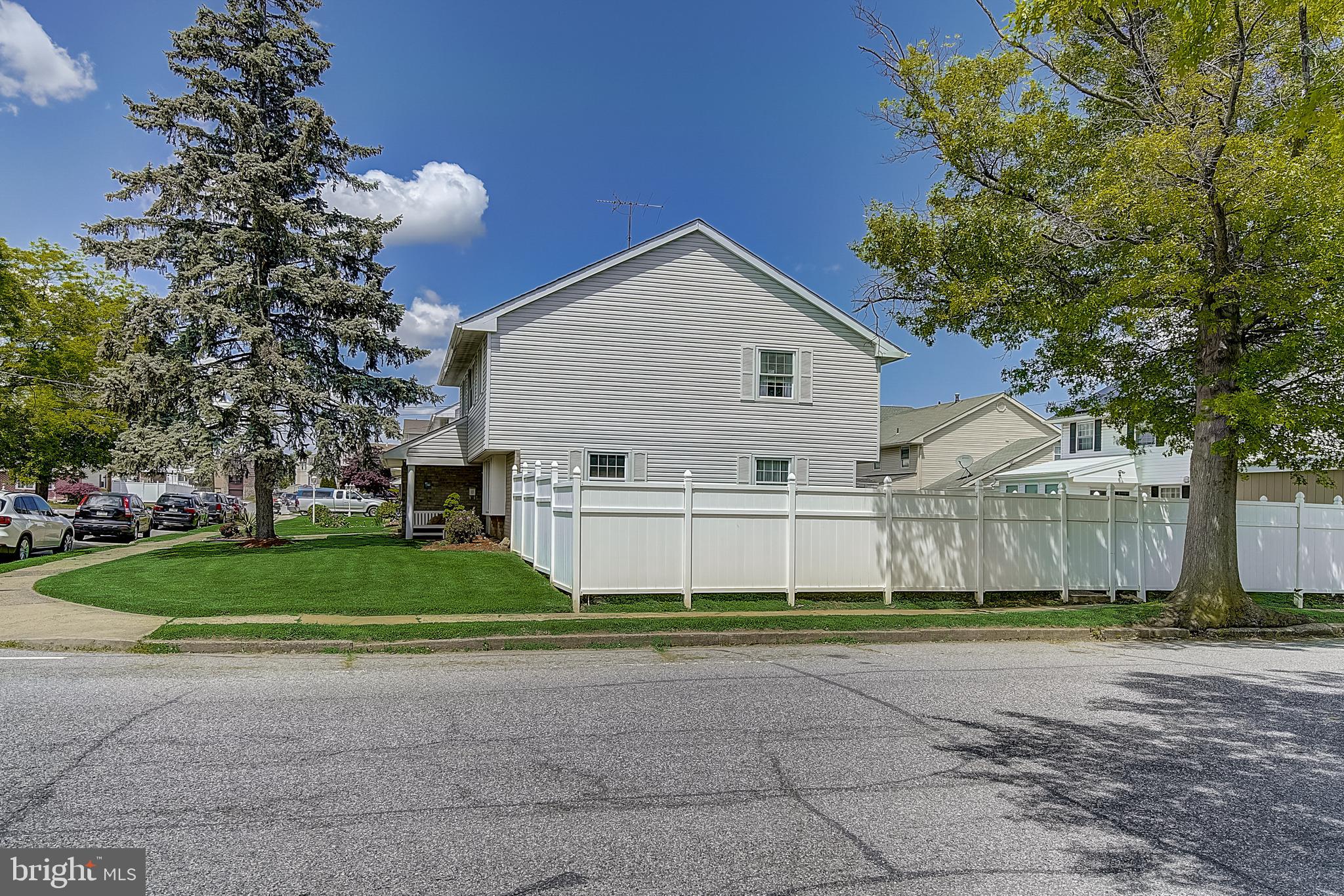 1867 Merlin Road Philadelphia, PA 19116 - Photo 3 of 49 Gallery Image 3