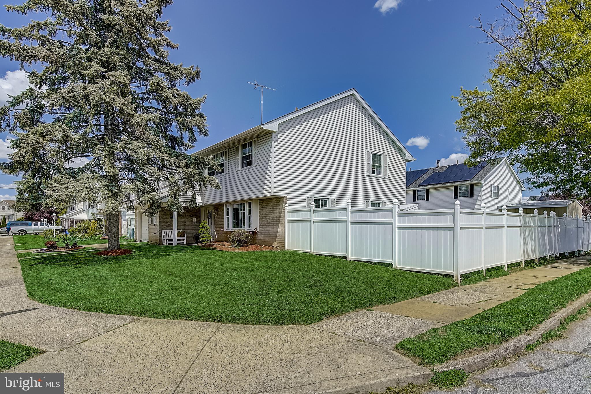 1867 Merlin Road Philadelphia, PA 19116 - Photo 4 of 49 Gallery Image 4