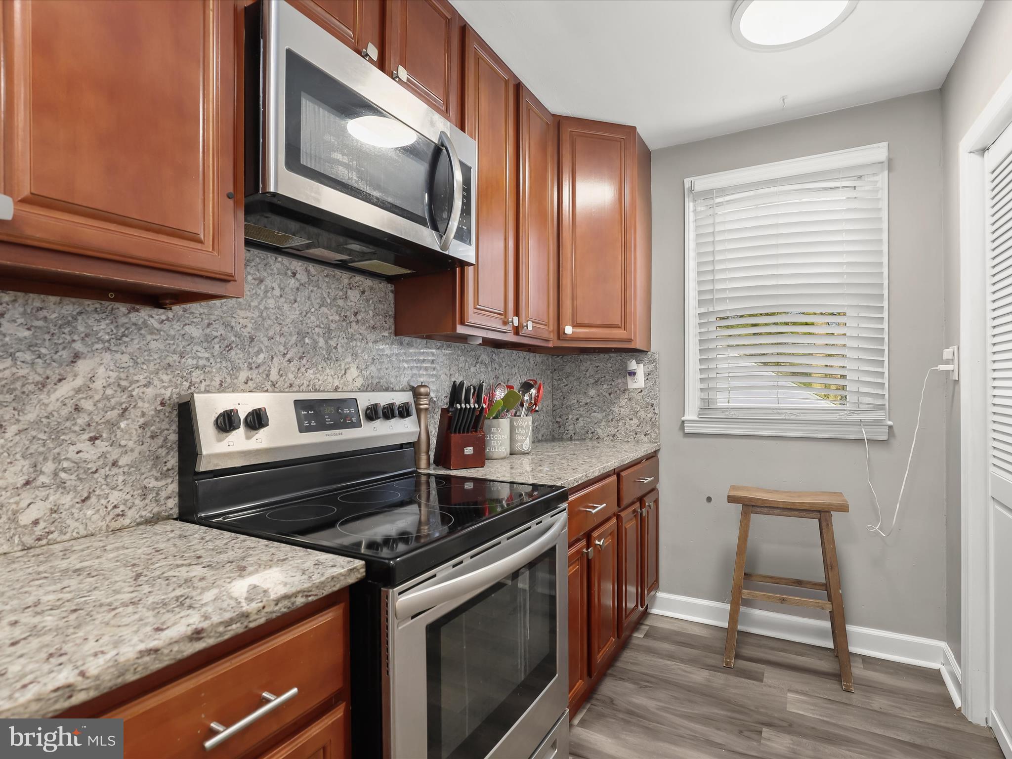 6716 Richardson Road Baltimore, MD 21207 - Photo 13 of 35 Beautiful granite backsplash