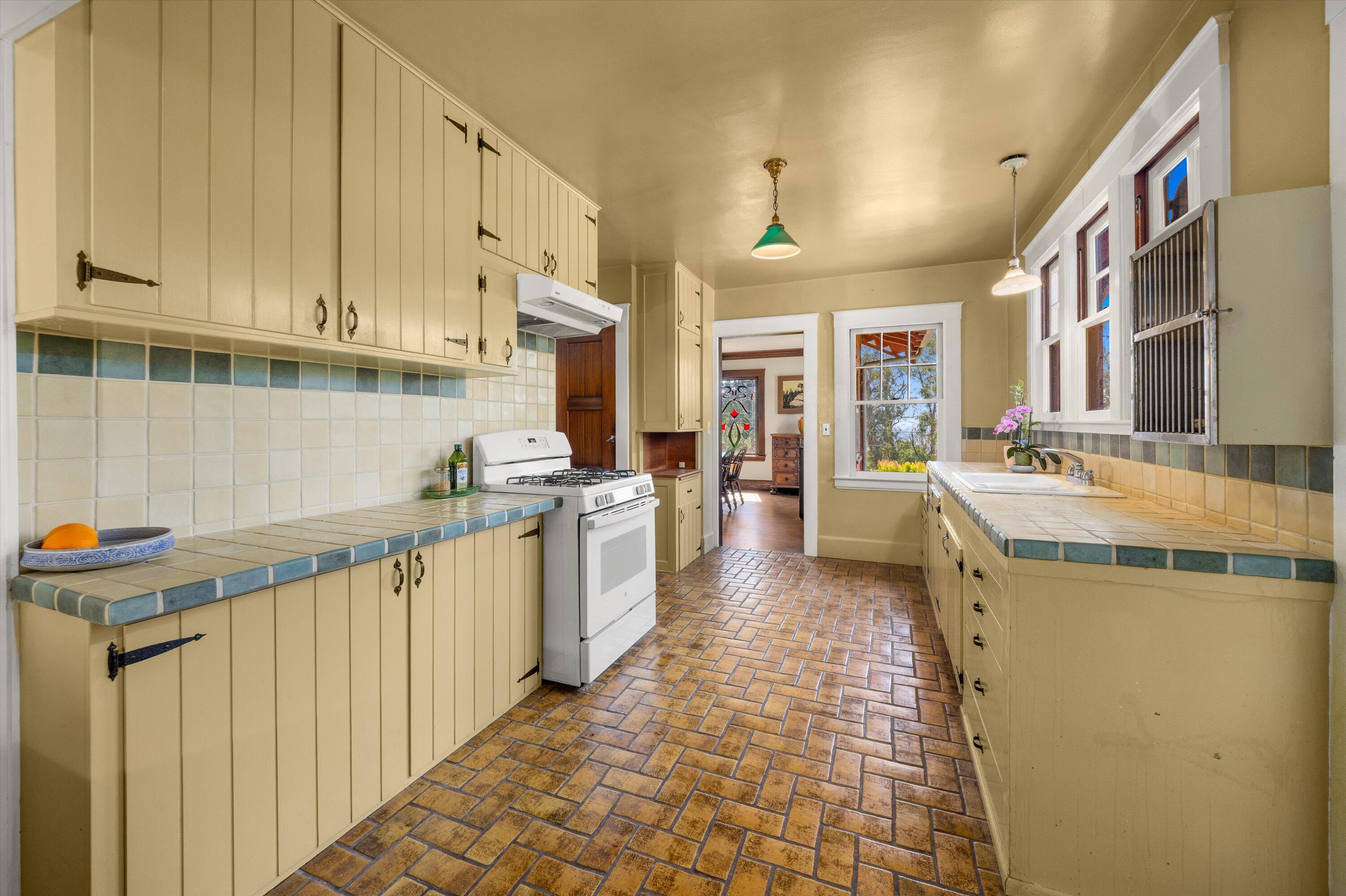 1060 Tremonto Road Santa Barbara, CA 93103 - Photo 14 of 49 Kitchen