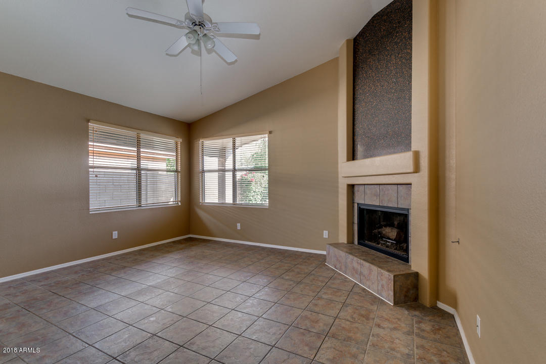 4711 East Jaeger Road Phoenix, AZ 85050 - Photo 19 of 41 Family room with wodnows looking into th