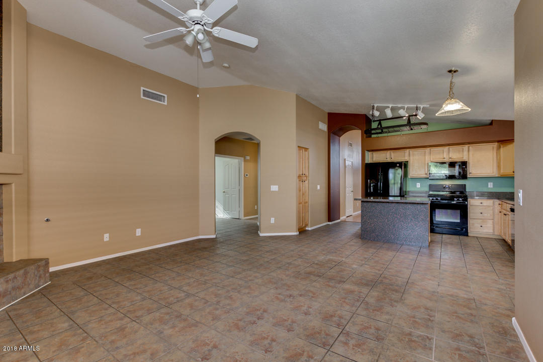4711 East Jaeger Road Phoenix, AZ 85050 - Photo 21 of 41 View of kicthen from family room