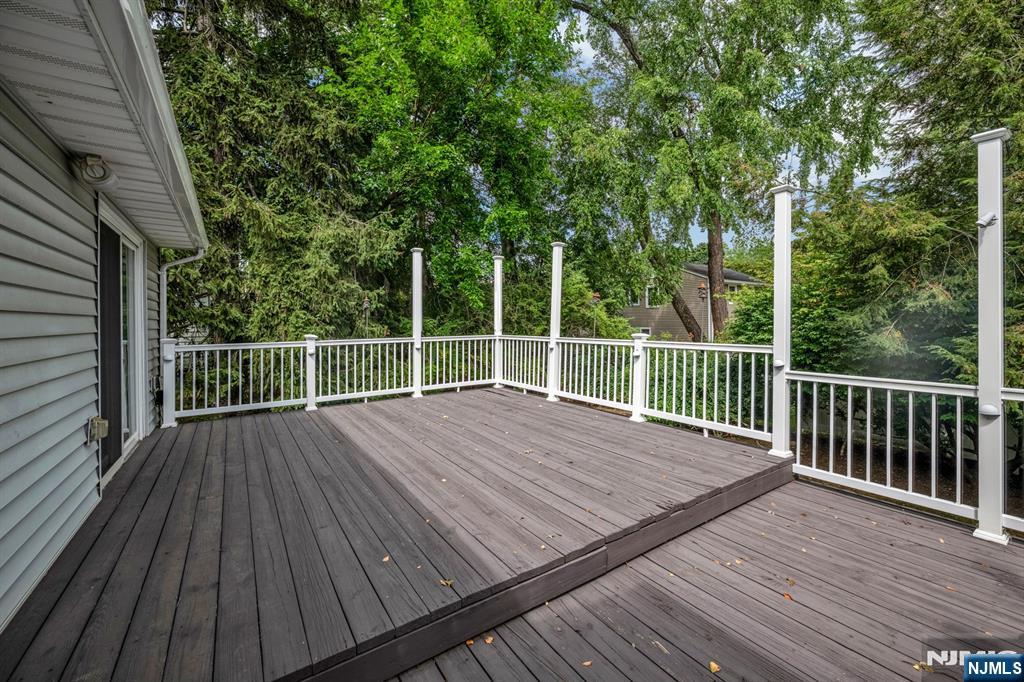 23 Hampshire Road Paramus, NJ 07652 - Photo 27 of 29 Gallery Image 27