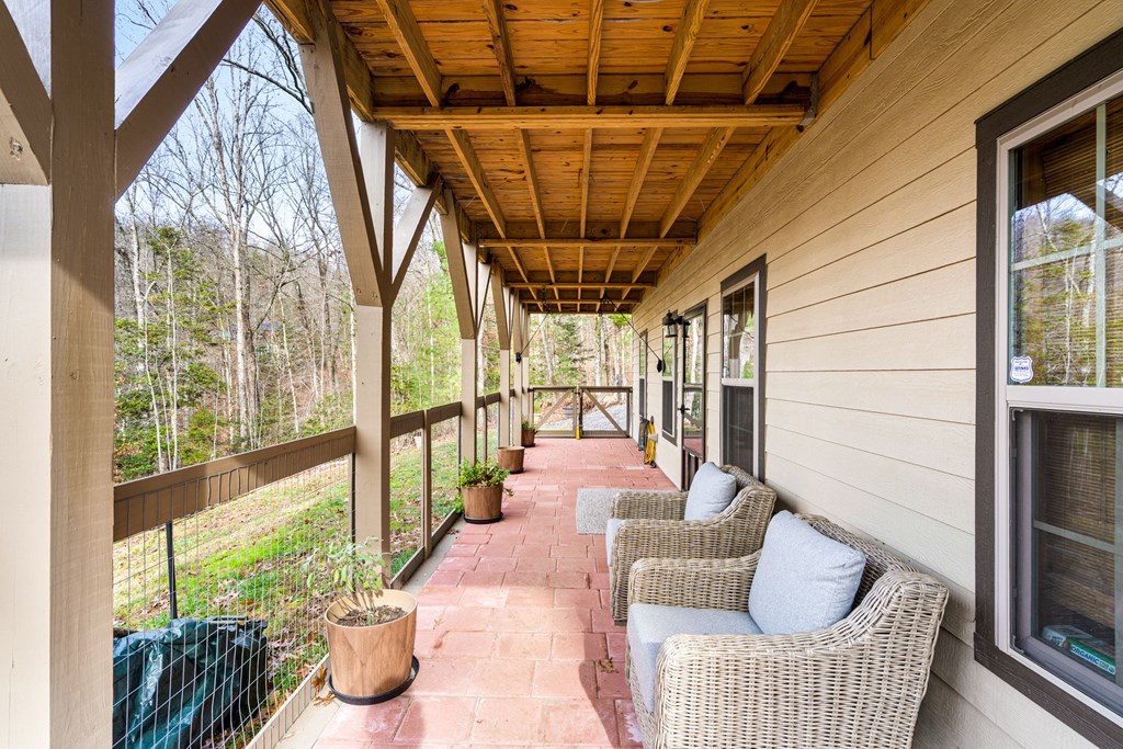 482 Tsalagi Trail Murphy, NC 28906 - Photo 25 of 44 a balcony with furniture and a potted plant