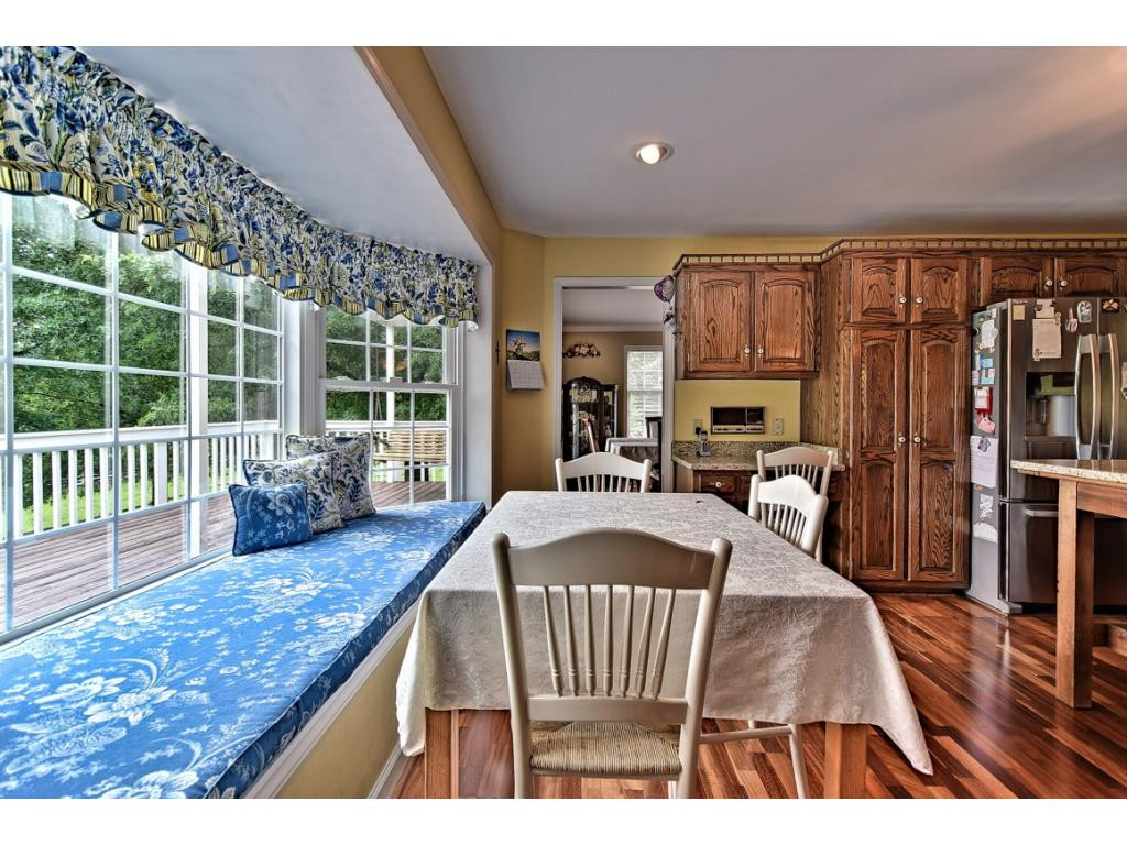 252 Keefauver Road Gray, TN 37615 - Photo 12 of 36 Breakfast nook with bay window