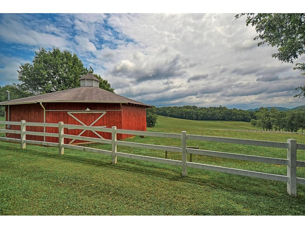 252 Keefauver Road Gray, TN 37615 - Photo 31 of 36 Barn