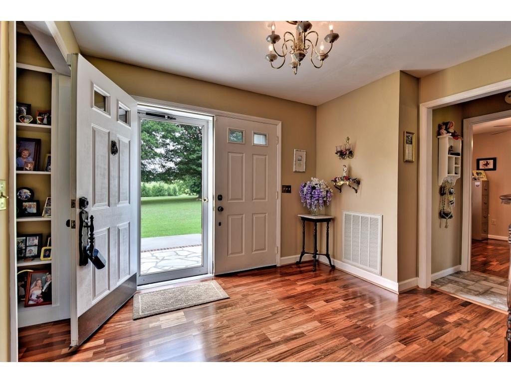 252 Keefauver Road Gray, TN 37615 - Photo 4 of 36 Foyer