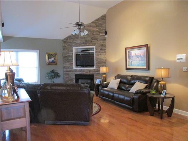 3555 Rabbit Run Trail Clarksville, TN 37043 - Photo 3 of 19 View of the 22x15 Great Room from the Entry Foyer