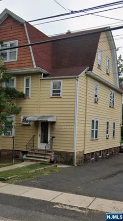 $2,375 | 107 Church Street, Unit 3, Nutley, NJ 07110