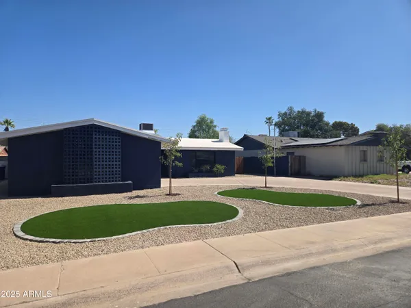 $536,900 | 206 East Manhatton Drive, Tempe, AZ 85282