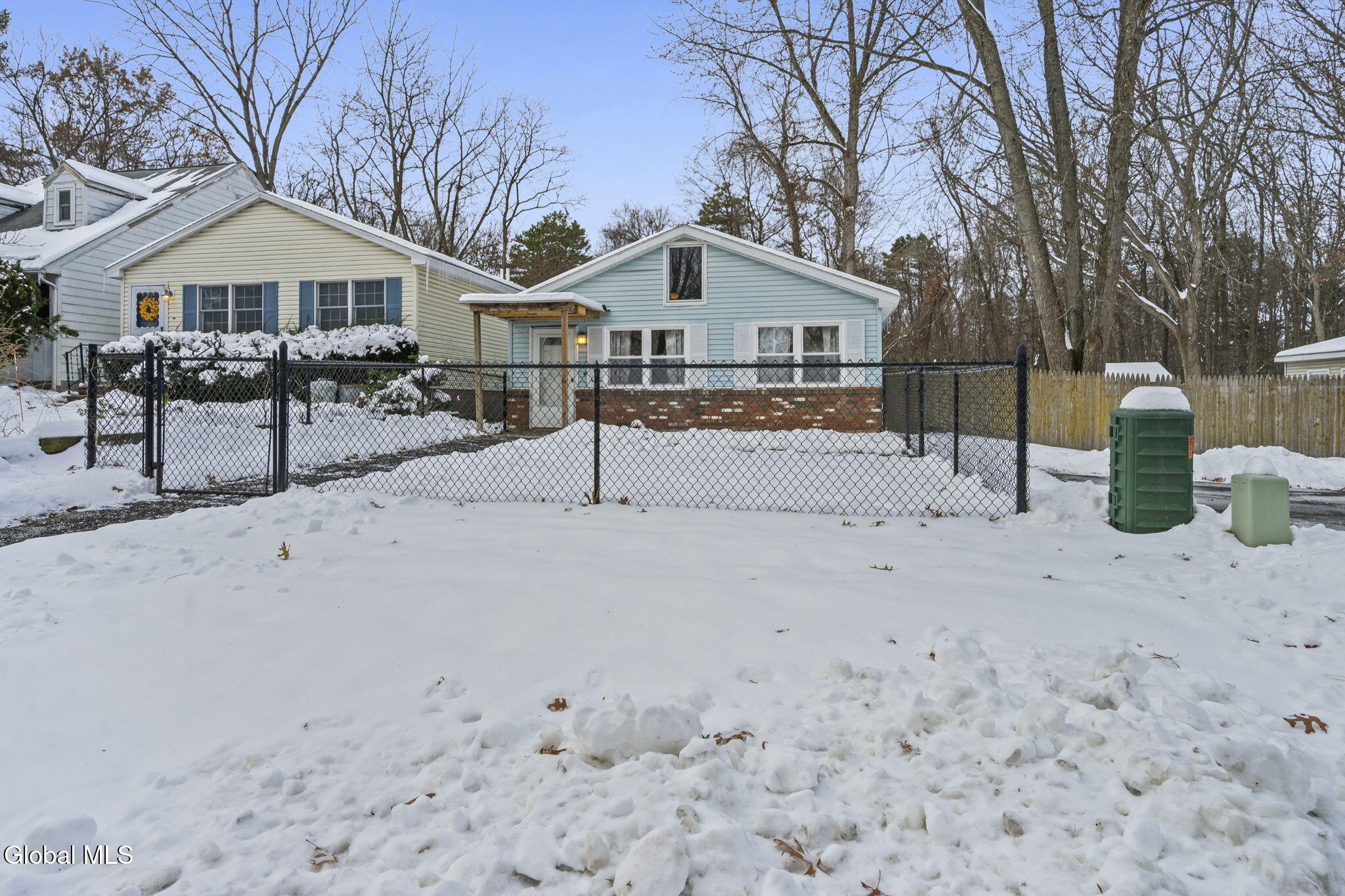 289 Donald Avenue Schenectady, NY 12304 - Photo 3 of 33 4-web-or-mls-289-donald-ave