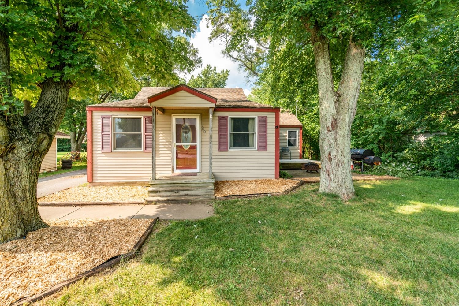 700 9th Street Southwest De Motte, IN 46310 - Photo 1 of 20 1500x1000