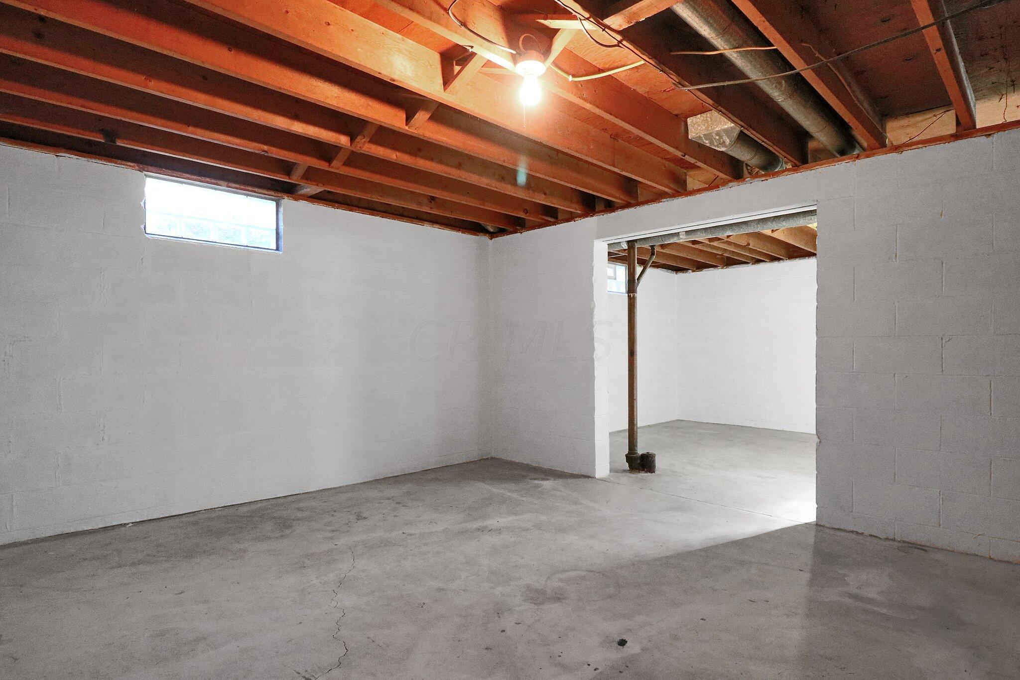 1017 Loring Road Columbus, OH 43224 - Photo 25 of 28 3rd room in basement