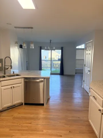 $3,500 | 610 Daisy Lane, Roselle, IL 60172