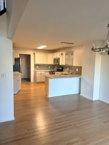 $3,500 | 610 Daisy Lane, Roselle, IL 60172