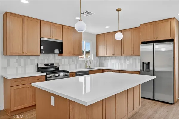 $799,900 | 2708 Yearling Street, Lakewood, CA 90712