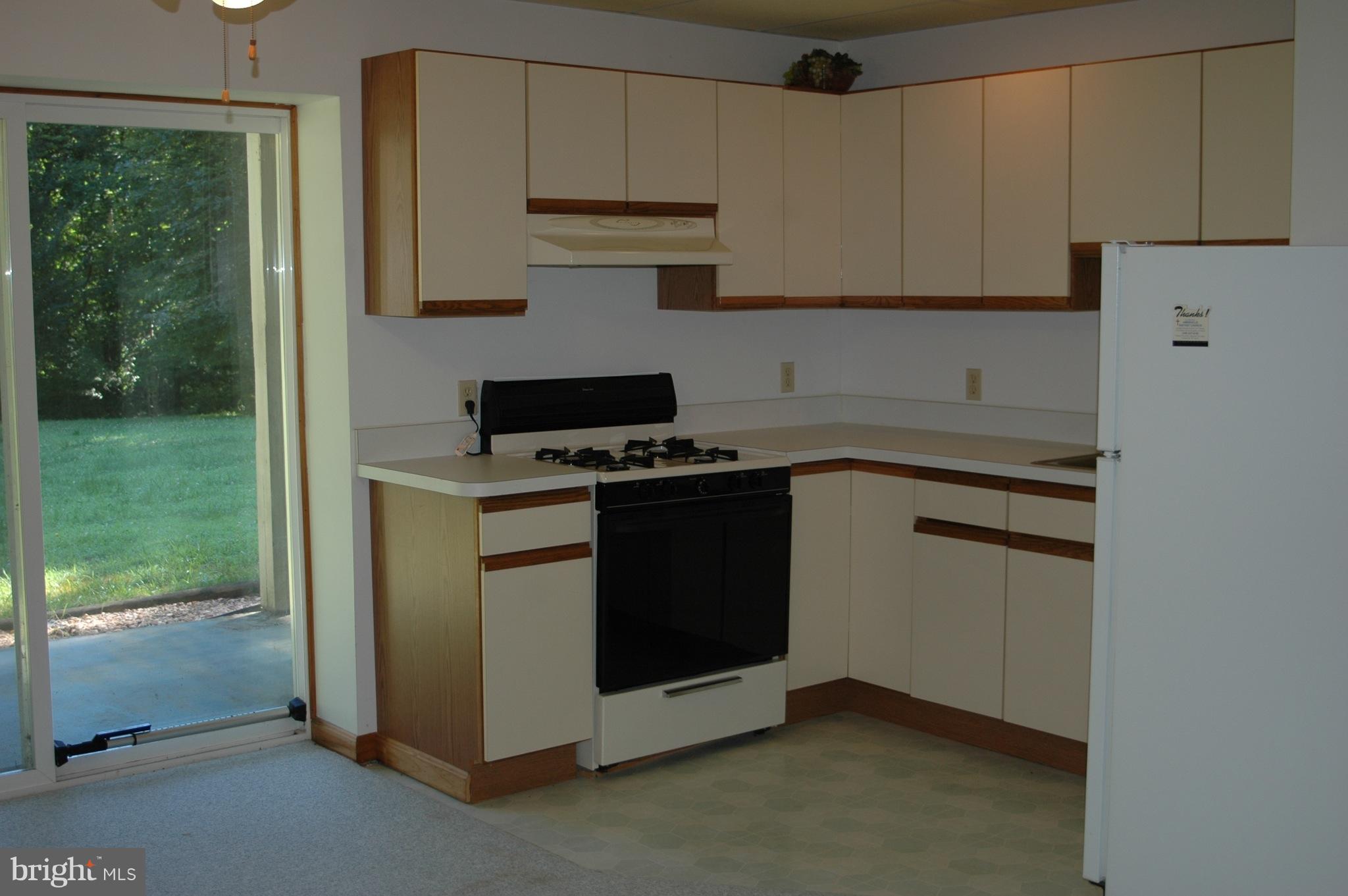 58 Middle Of Lane, Unit WAY Castleton, VA 22716 - Photo 15 of 25 Apartment kitchen