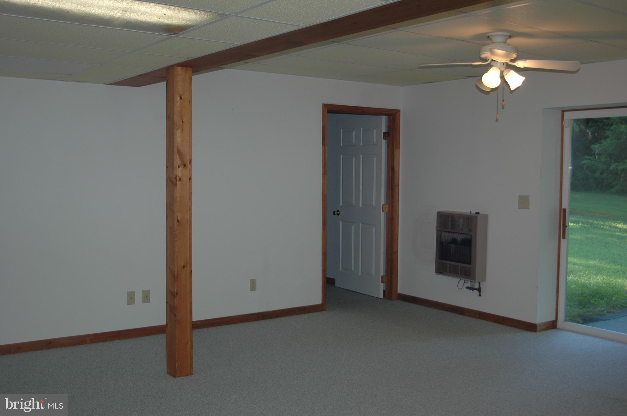 58 Middle Of Lane, Unit WAY Castleton, VA 22716 - Photo 16 of 25 Apartment living room