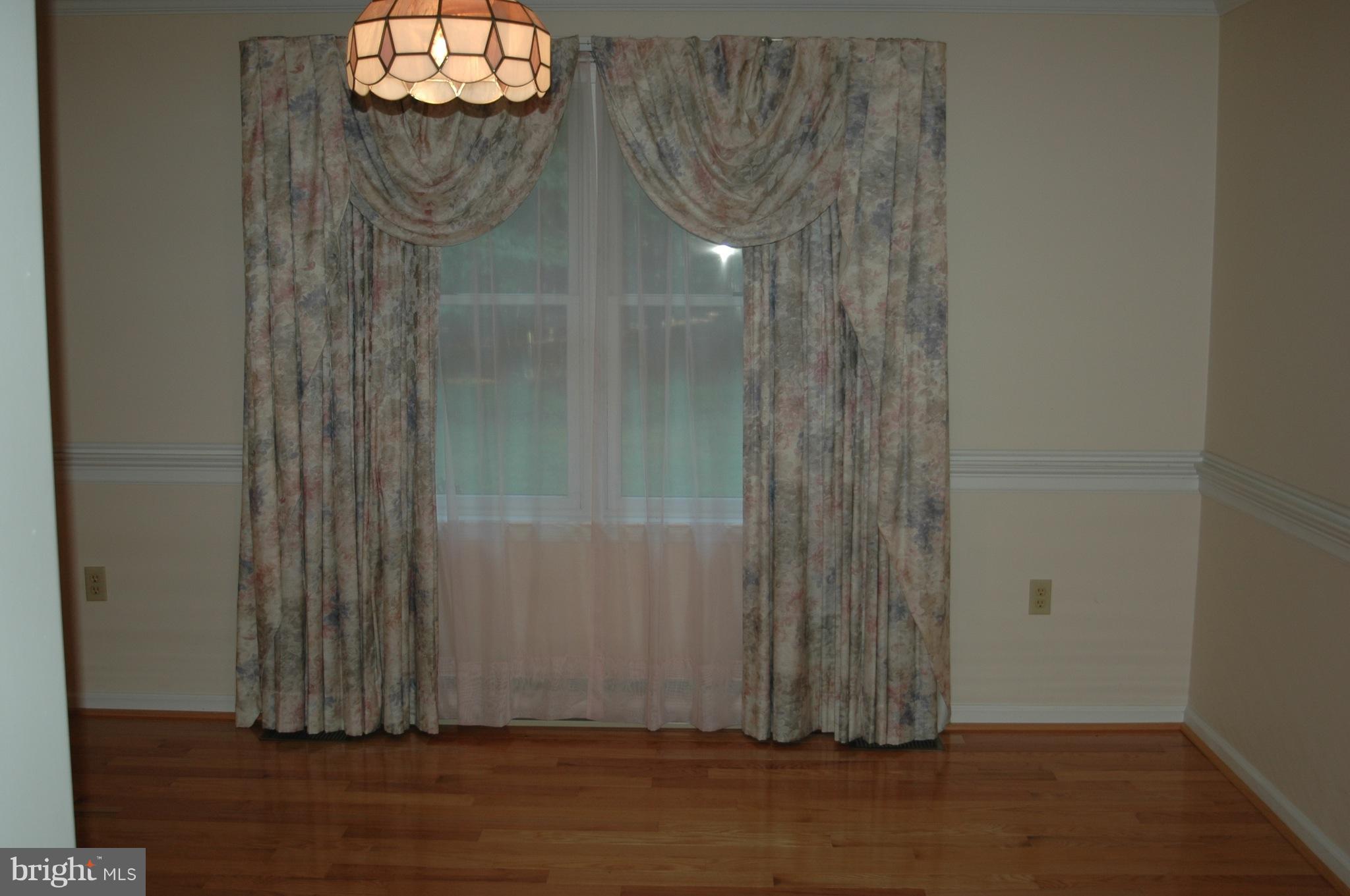 58 Middle Of Lane, Unit WAY Castleton, VA 22716 - Photo 4 of 25 Dining Room w/hardwood