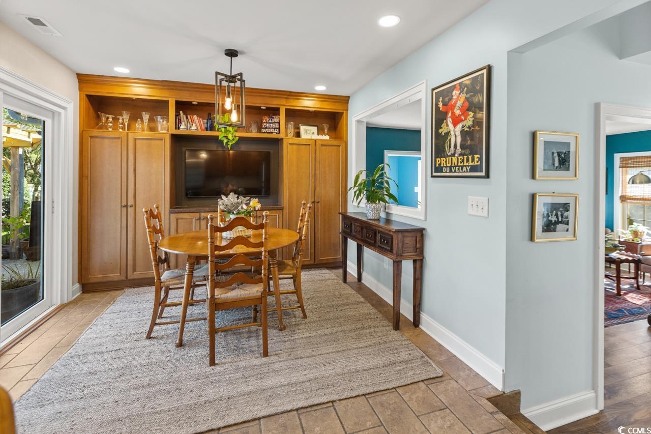 1007 Pyatt Street Georgetown, SC 29440 - Photo 16 of 31 Dining area featuring visible vents, baseboards, a