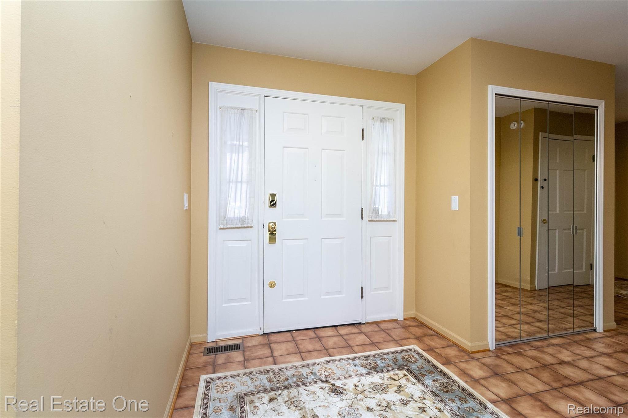 1255 Seville Road Rochester, MI 48309 - Photo 7 of 58 7.jpg