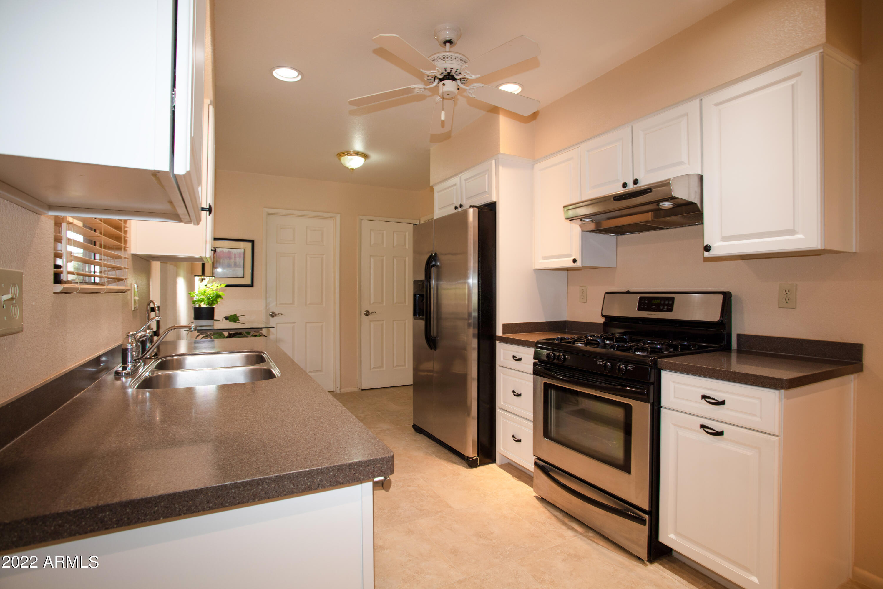 10144 West Mountain View Road Sun City, AZ 85351 - Photo 15 of 45 16 Kitchen