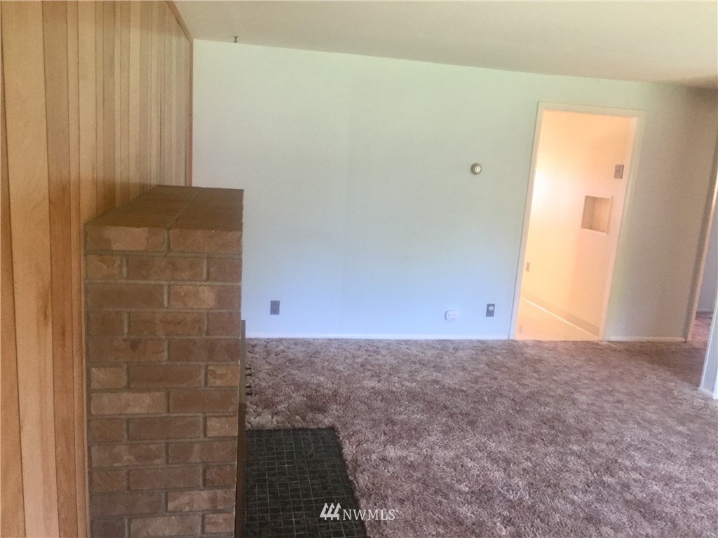 901 North 103rd Street Seattle, WA 98133 - Photo 2 of 23