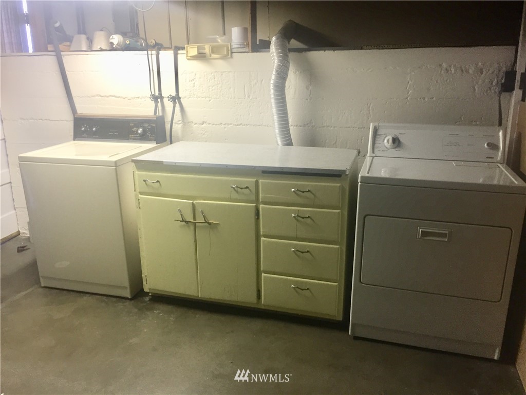 901 North 103rd Street Seattle, WA 98133 - Photo 13 of 23