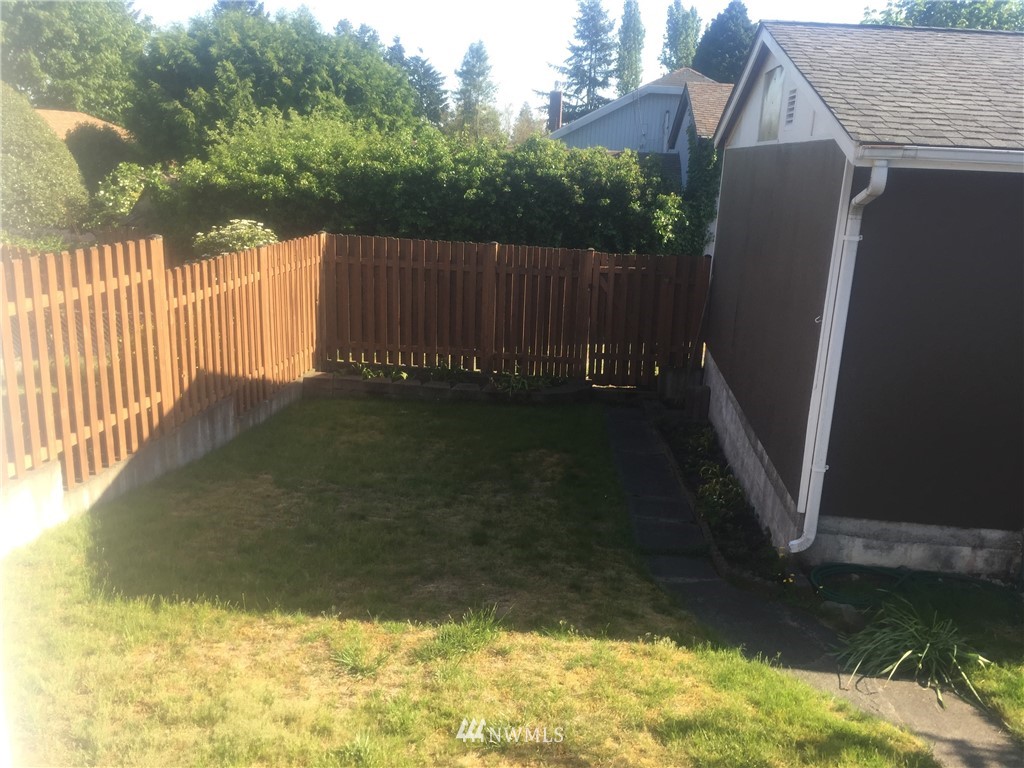 901 North 103rd Street Seattle, WA 98133 - Photo 18 of 23