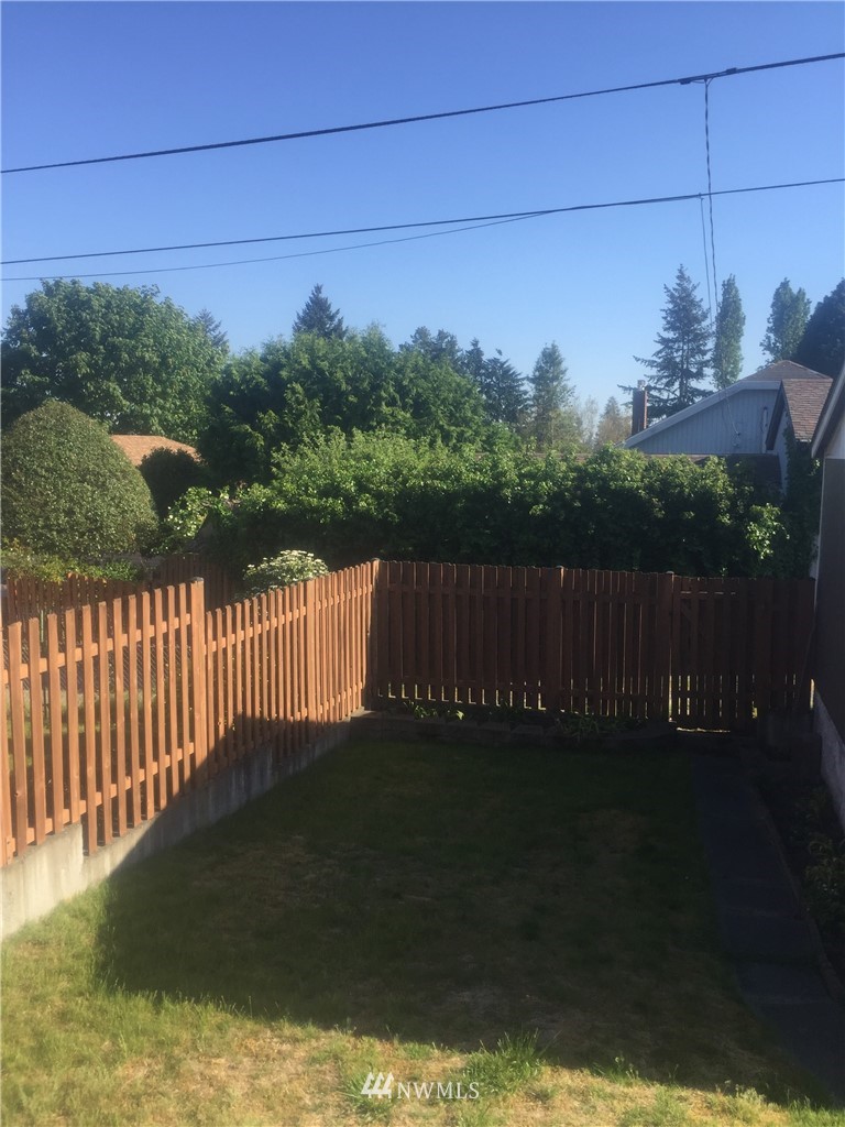 901 North 103rd Street Seattle, WA 98133 - Photo 19 of 23