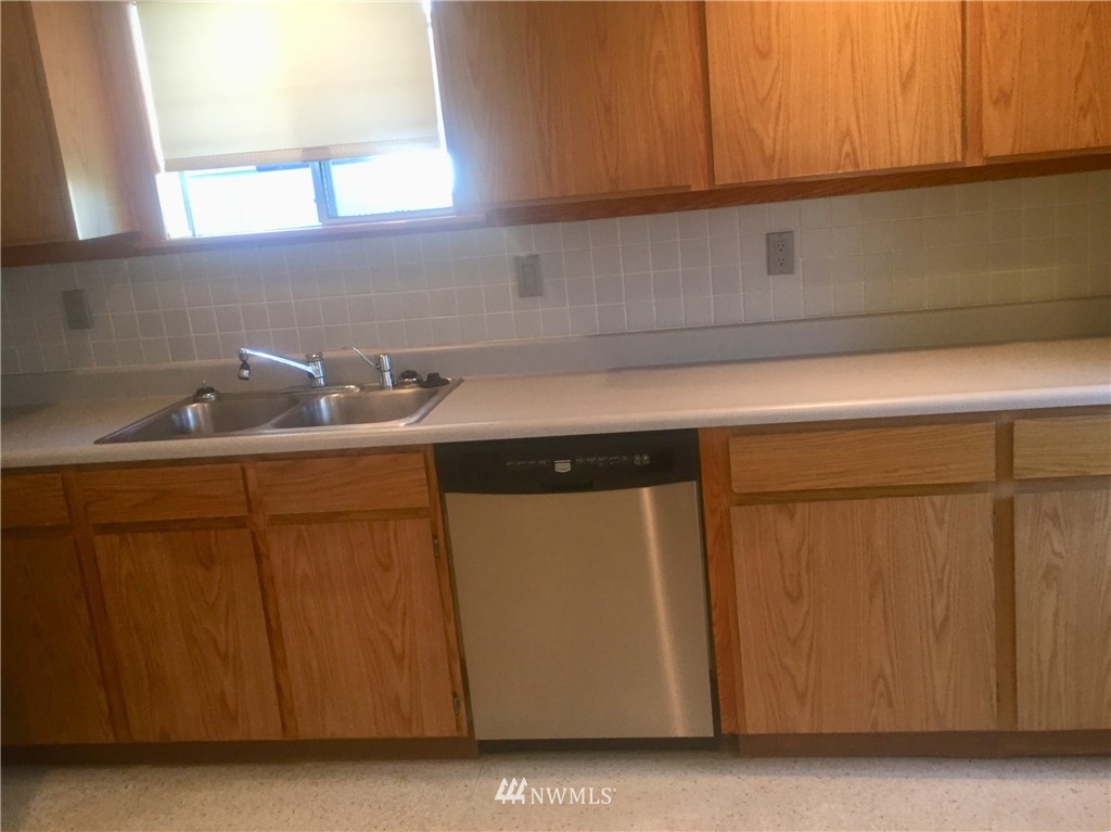 901 North 103rd Street Seattle, WA 98133 - Photo 4 of 23