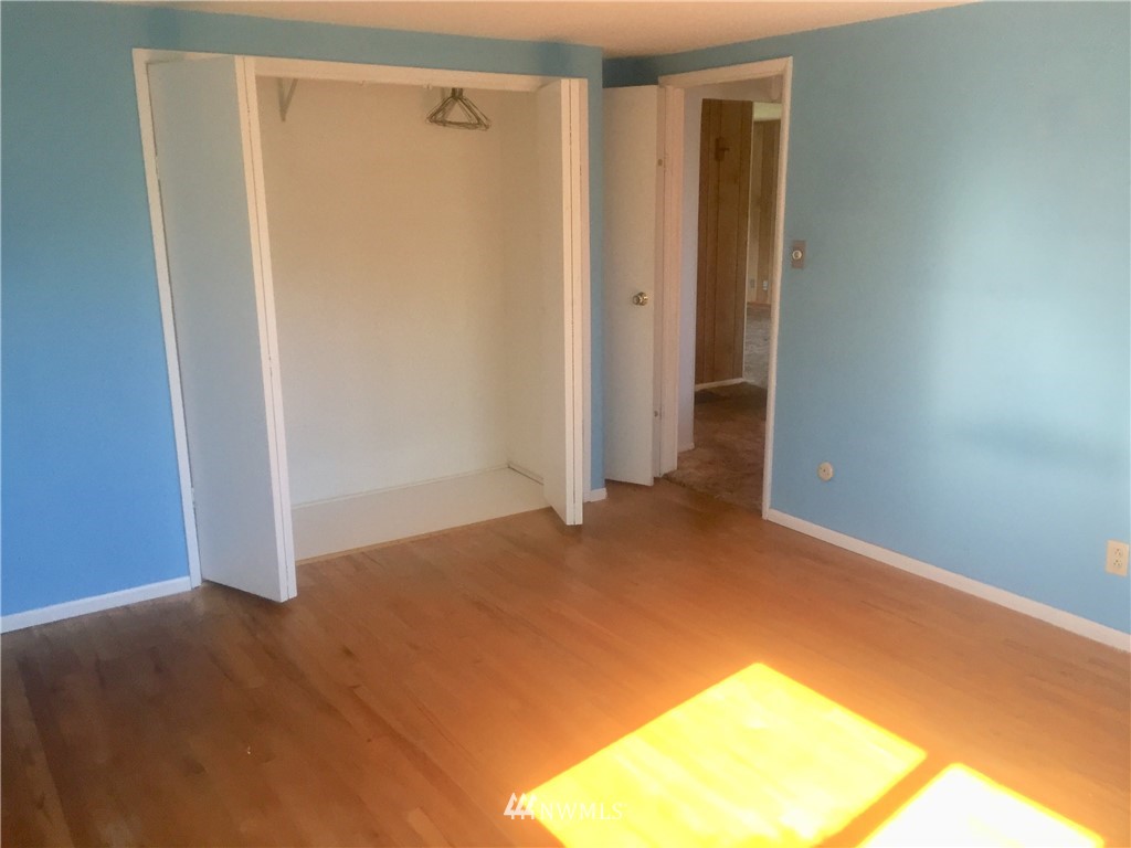 901 North 103rd Street Seattle, WA 98133 - Photo 7 of 23