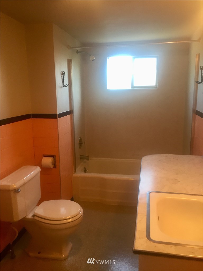 901 North 103rd Street Seattle, WA 98133 - Photo 8 of 23