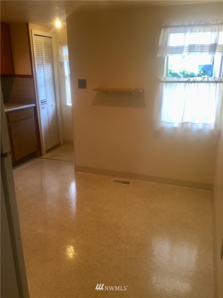 901 North 103rd Street Seattle, WA 98133 - Photo 9 of 23