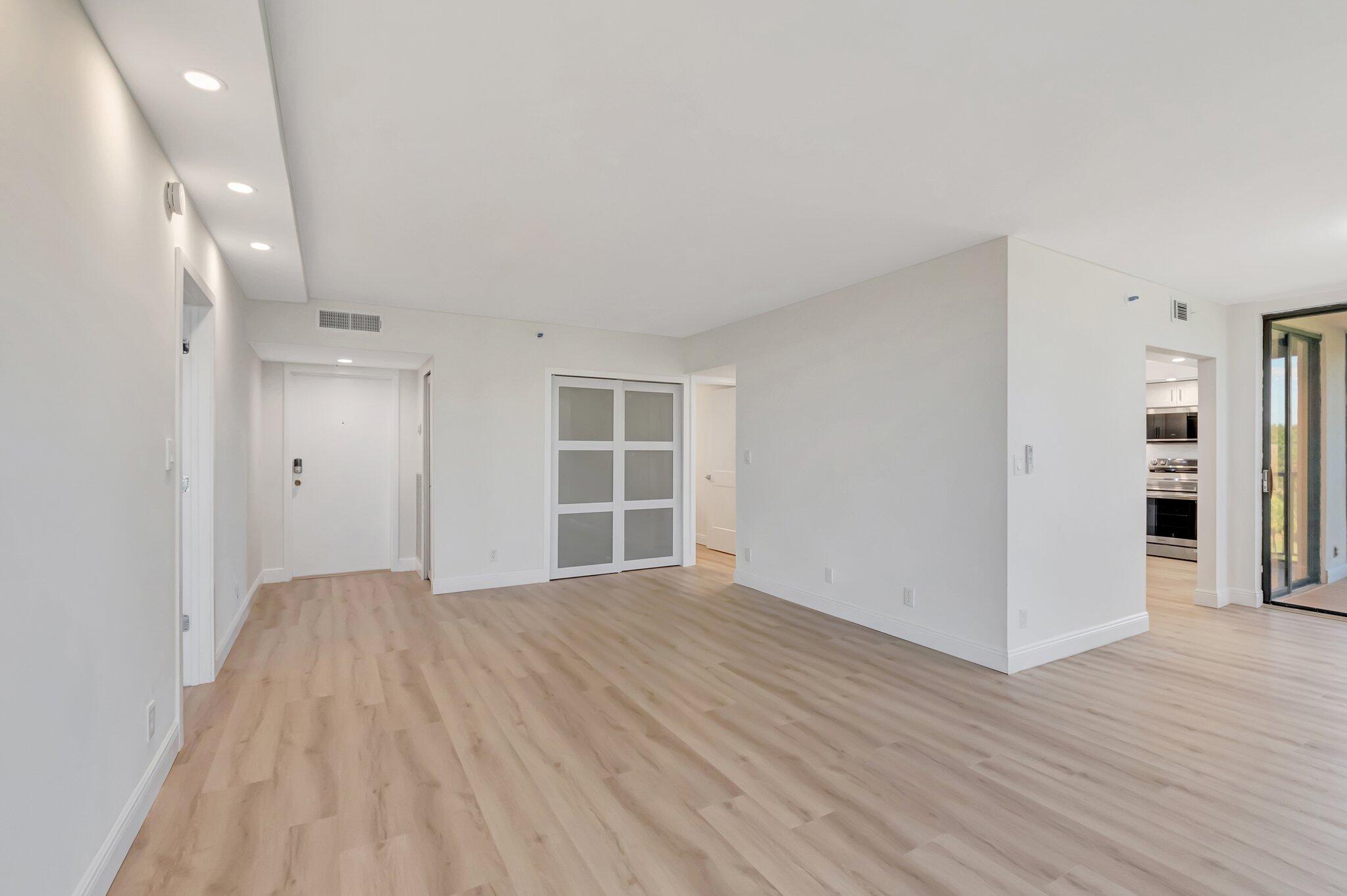 7802 Lakeside Boulevard, Unit 764 Boca Raton, FL 33434 - Photo 17 of 61 LIVING ROOM