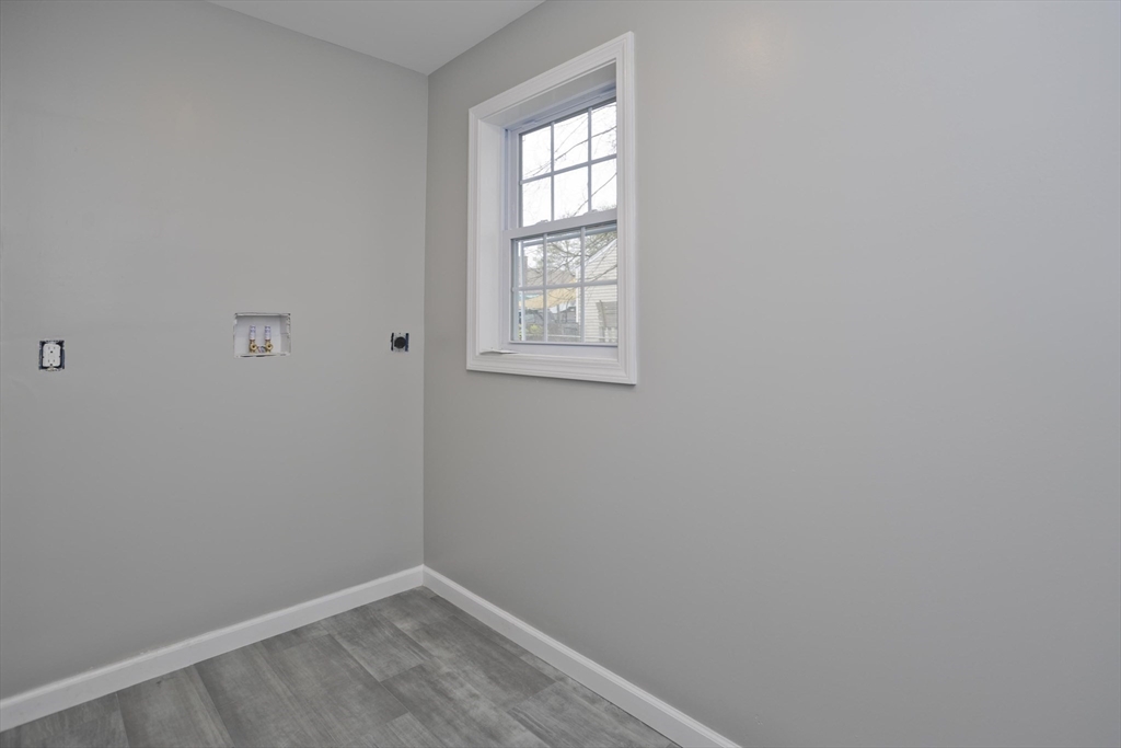 33 Brooks Street Springfield, MA 01109 - Photo 15 of 28