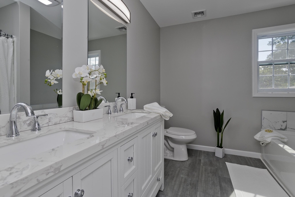 33 Brooks Street Springfield, MA 01109 - Photo 18 of 28