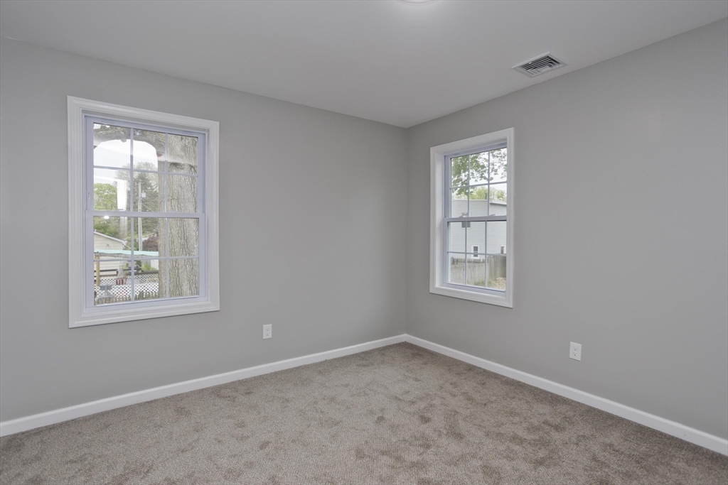 33 Brooks Street Springfield, MA 01109 - Photo 27 of 28
